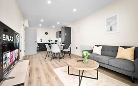 Luxury Two Bedroom - City Centre - New Executive Development - Top Rated - Jq 6Ah